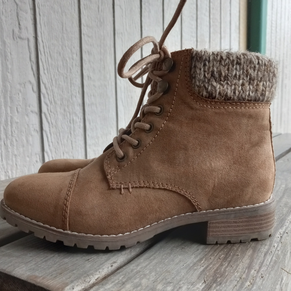 NWOT brown laceup suede ankle  boots